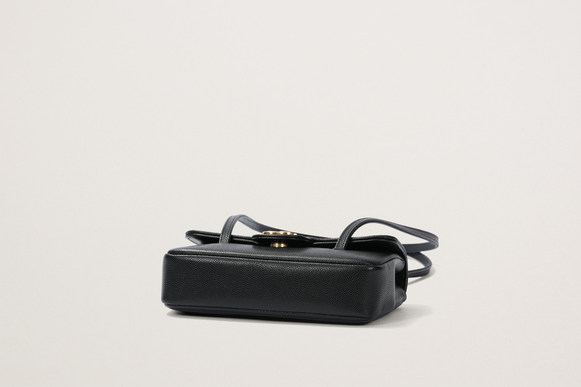 CHANEL ストラップ クラッチ バッグ – GINZA SATAKE