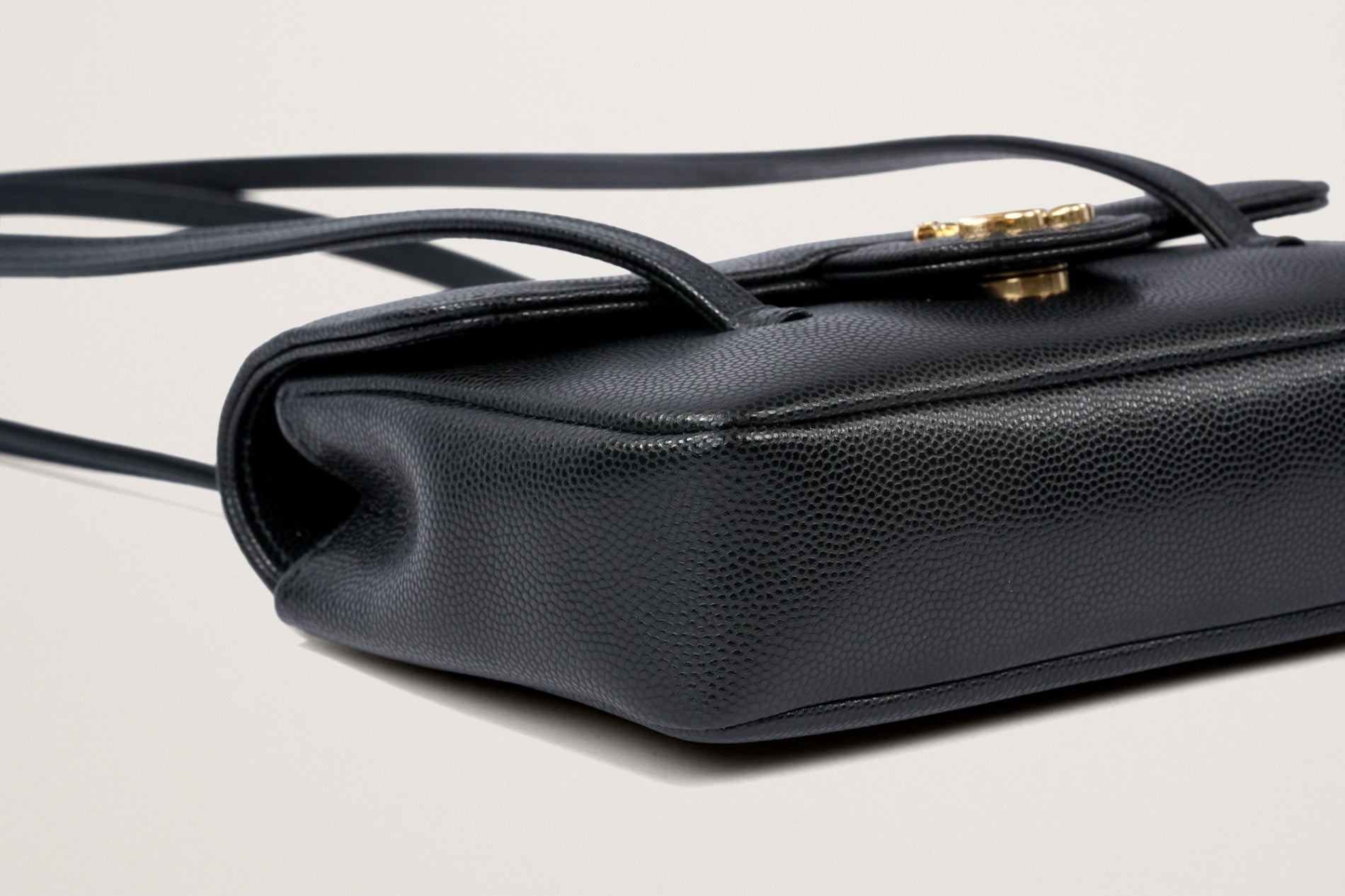 CHANEL ストラップ クラッチ バッグ – GINZA SATAKE
