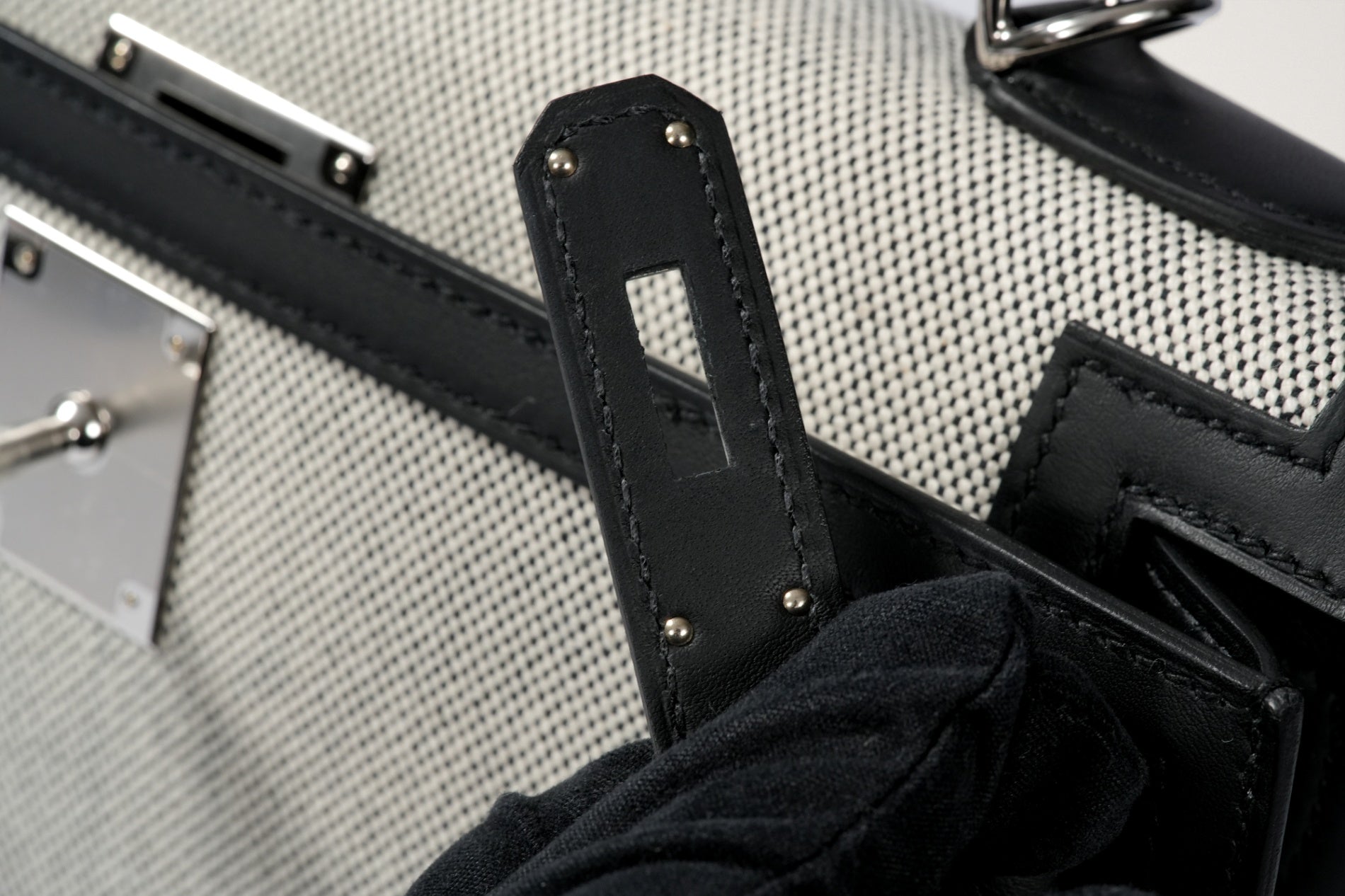 HERMES ケリー28 黒/エクリュ