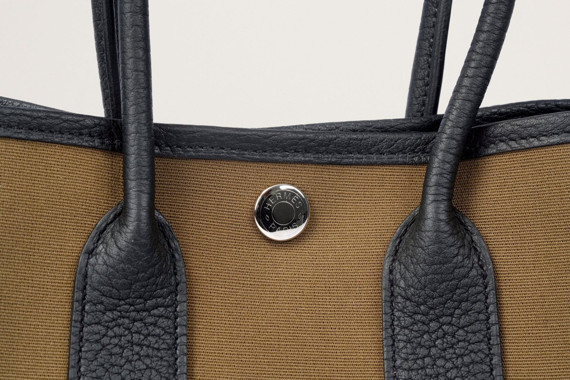 HERMES ネオ・ガーデン23 黒/ヴェールオリーブ