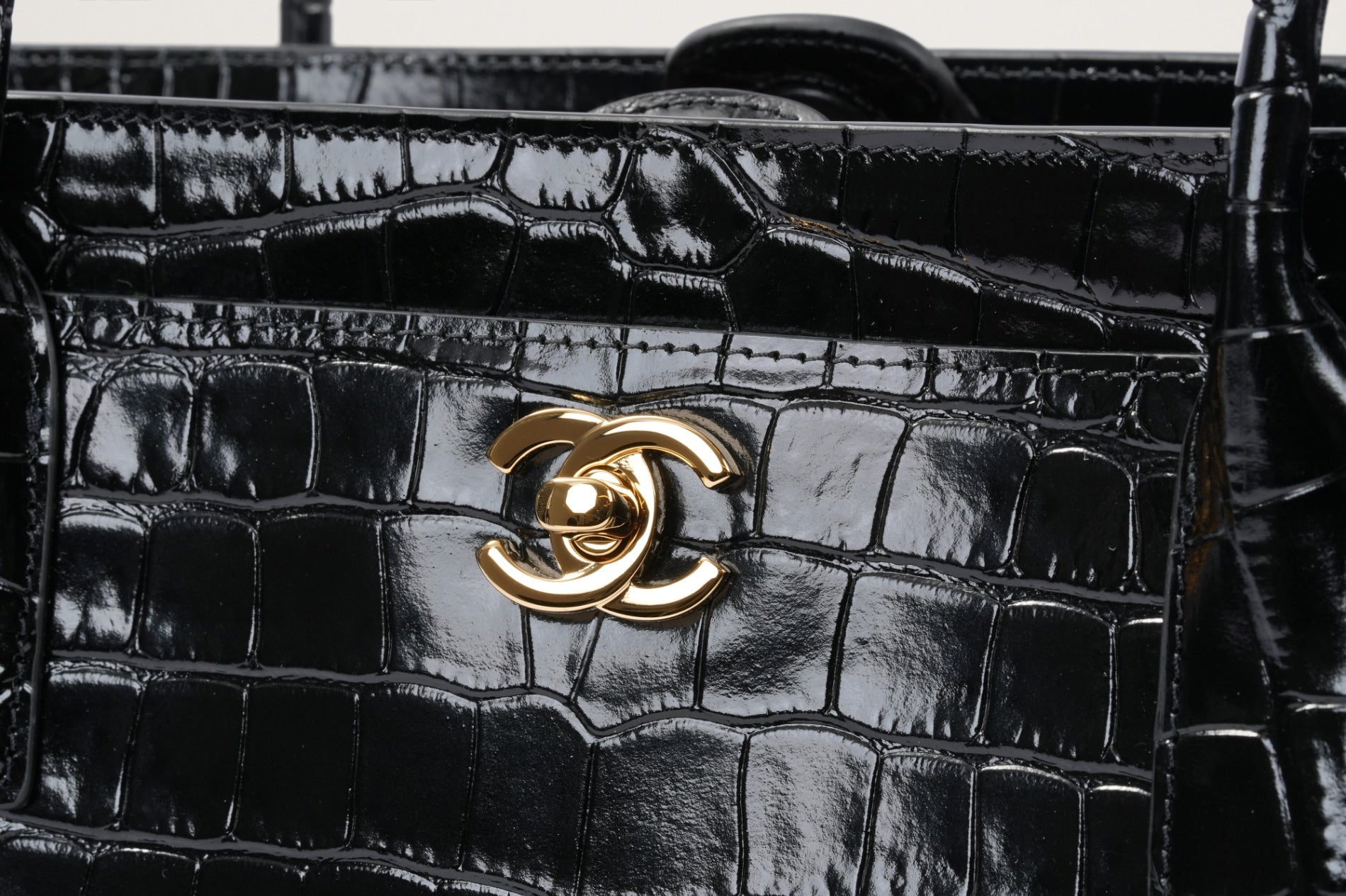 CHANEL スモール ショッピング バッグ – GINZA SATAKE