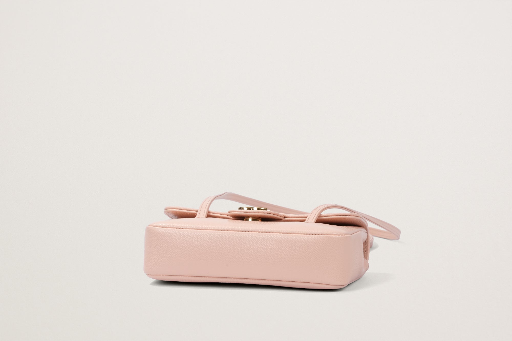 CHANEL ストラップ クラッチ バッグ – GINZA SATAKE