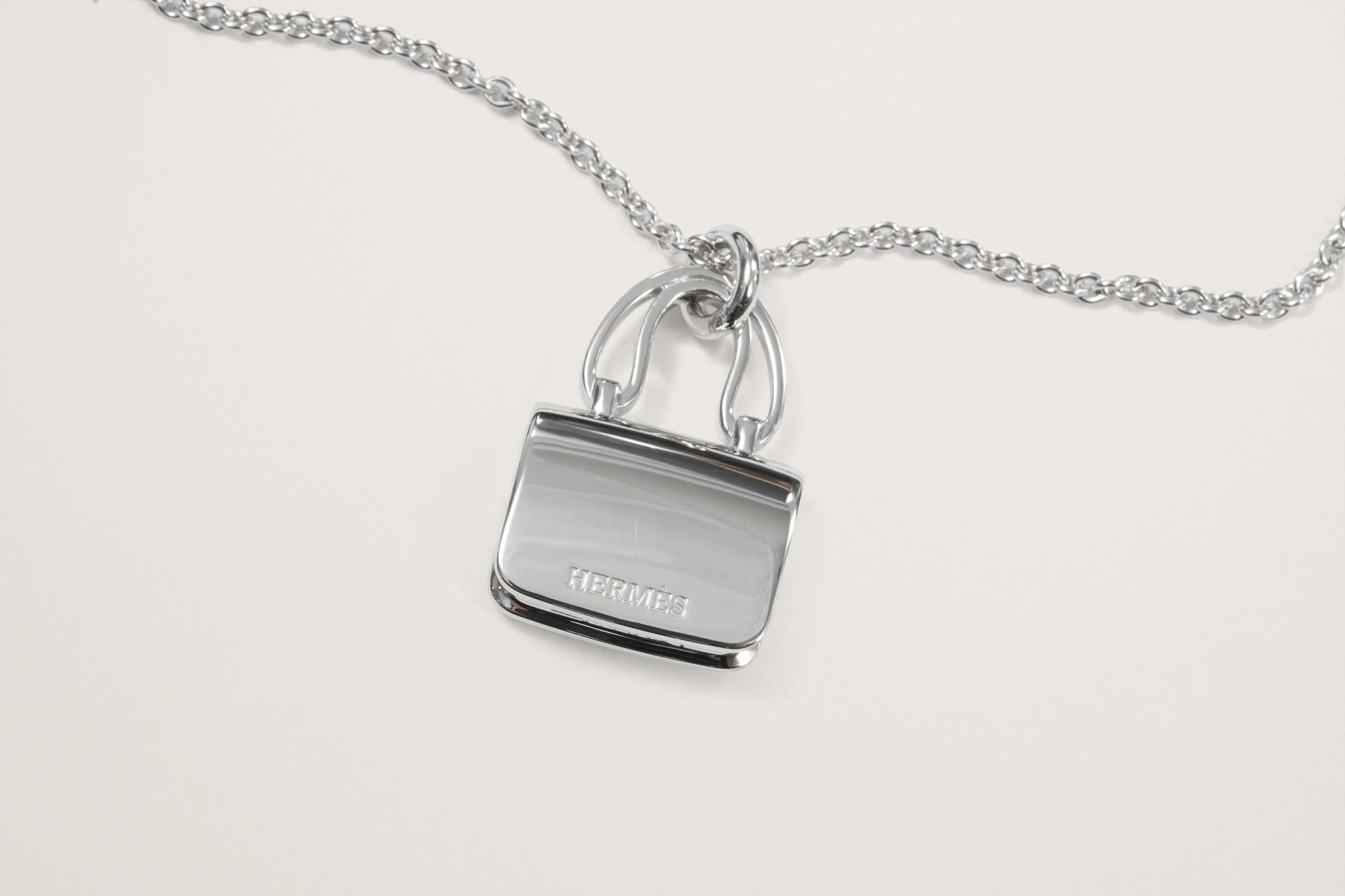 HERMES K18WG アミュレット コンスタンス ダイヤモンドネックレス