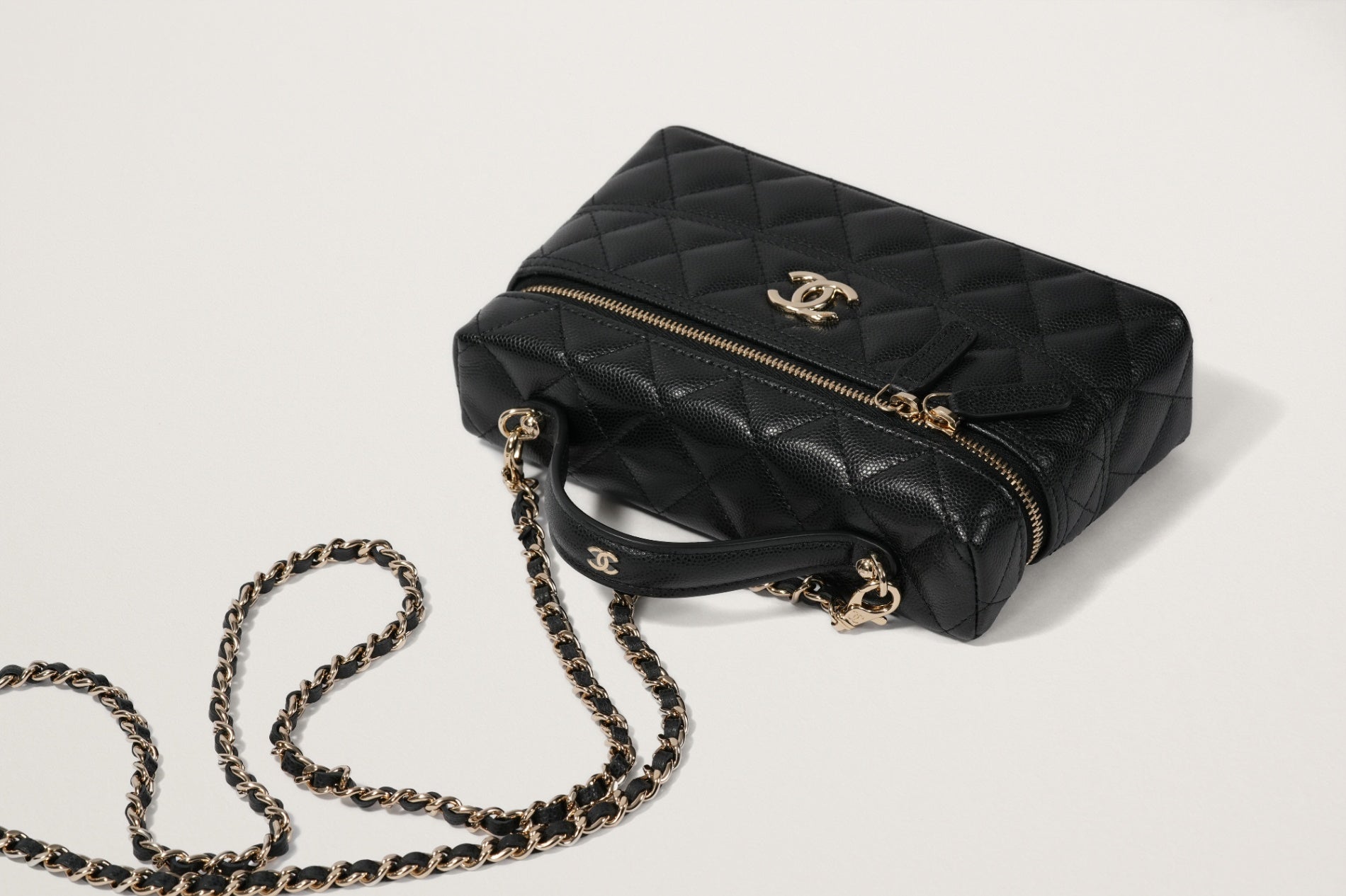 CHANEL マトラッセ スモールヴァニティケース – GINZA SATAKE