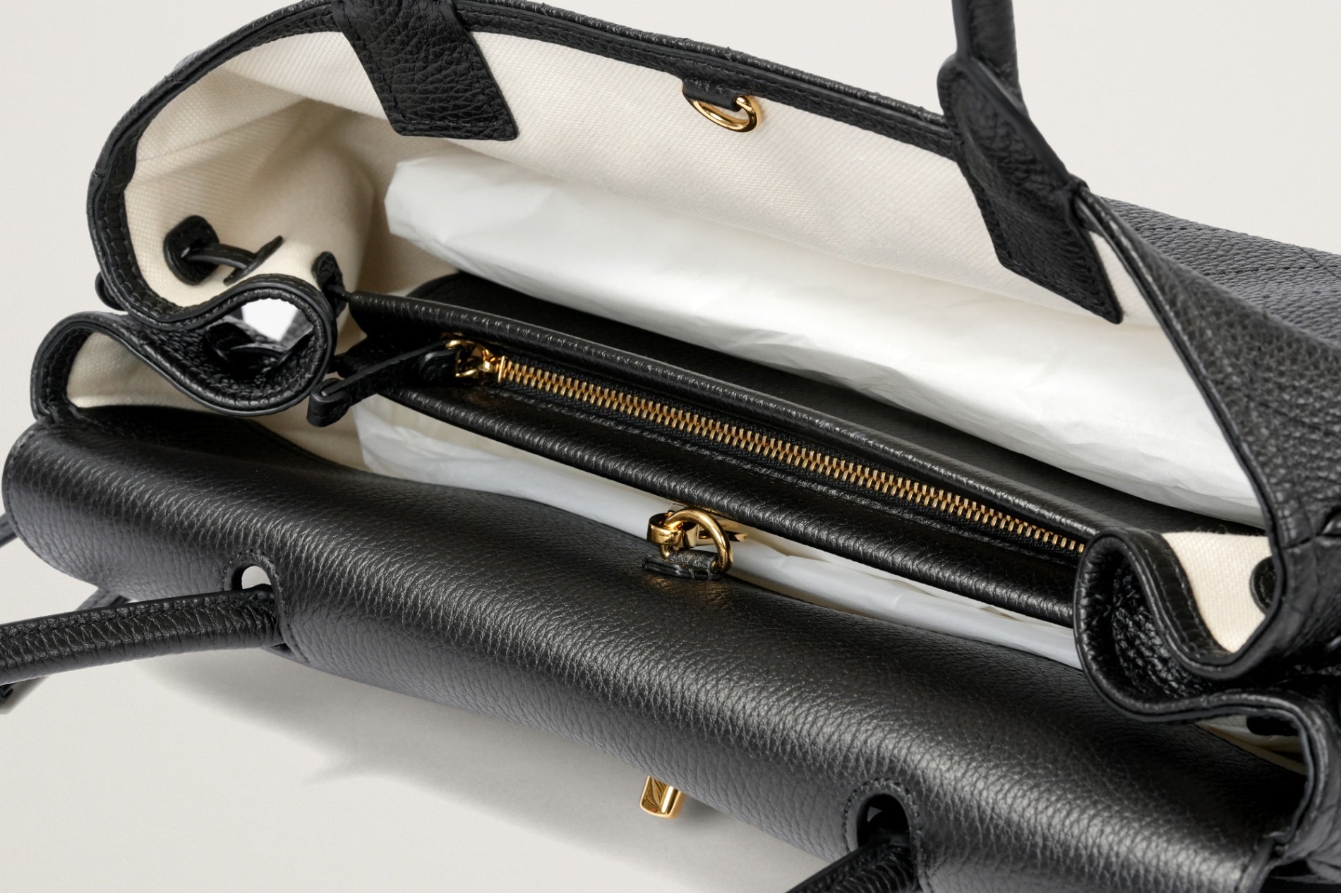 CHANEL シャネルスモール ショッピング バッグ – GINZA SATAKE