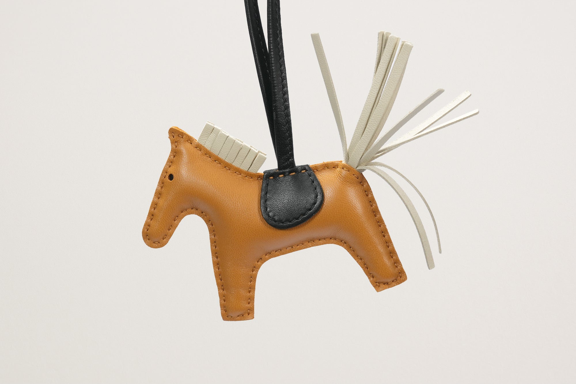【年末セール】31日まで 美品 エルメス ロデオ タッチ PM セサミU刻印 HERMES ロデオチャームPM 黒/セサミ/クレ – GINZA SATAKE