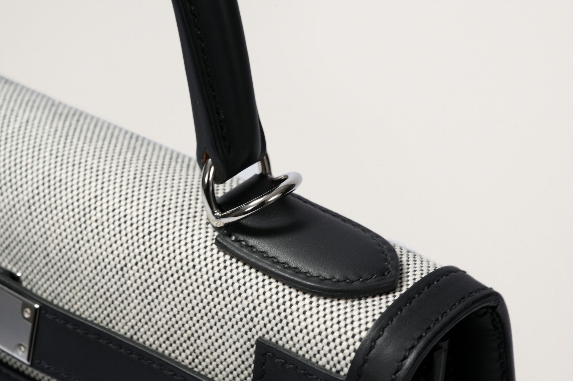 HERMES ケリー28 黒/エクリュ