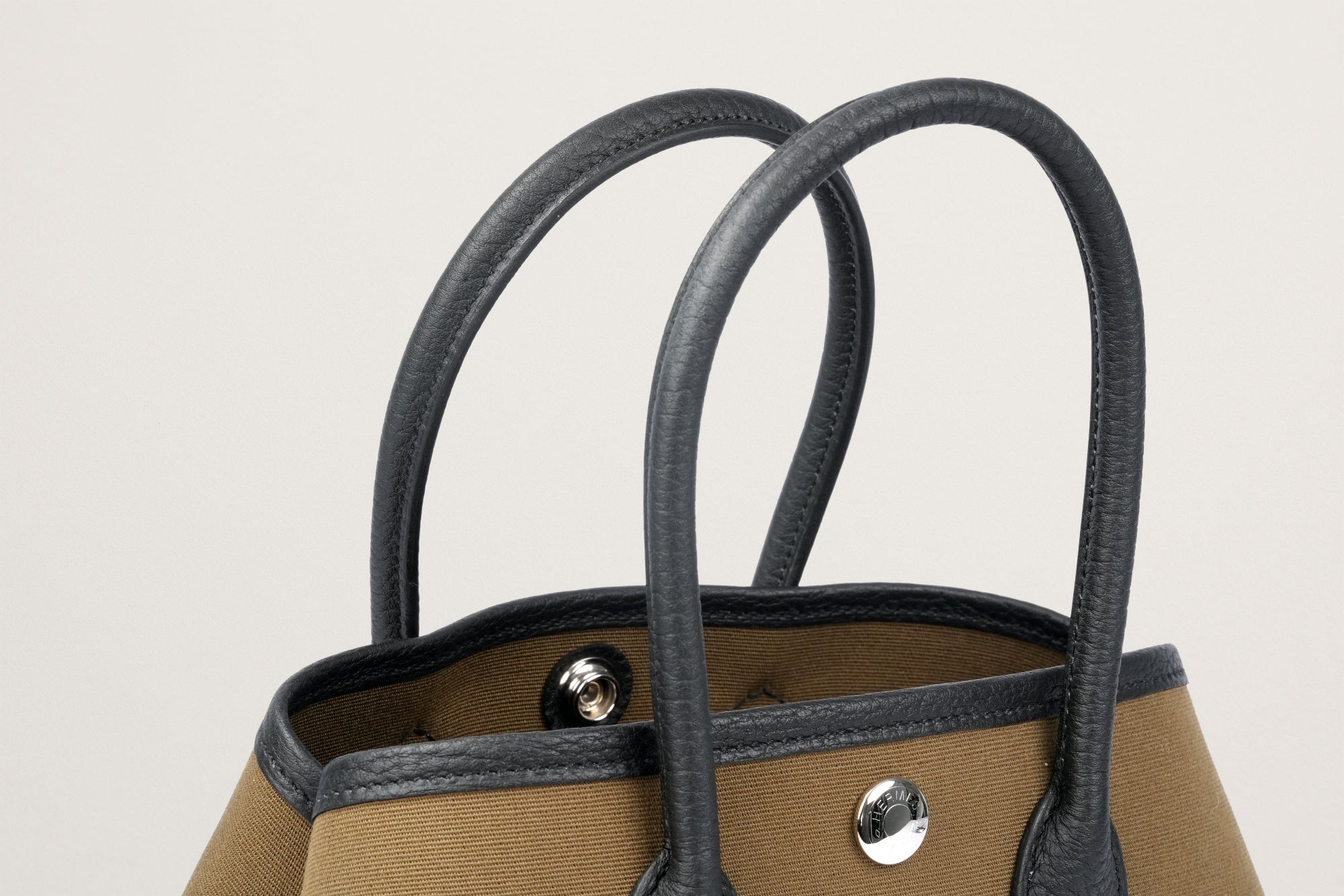 HERMES ネオ・ガーデン23 黒/ヴェールオリーブ
