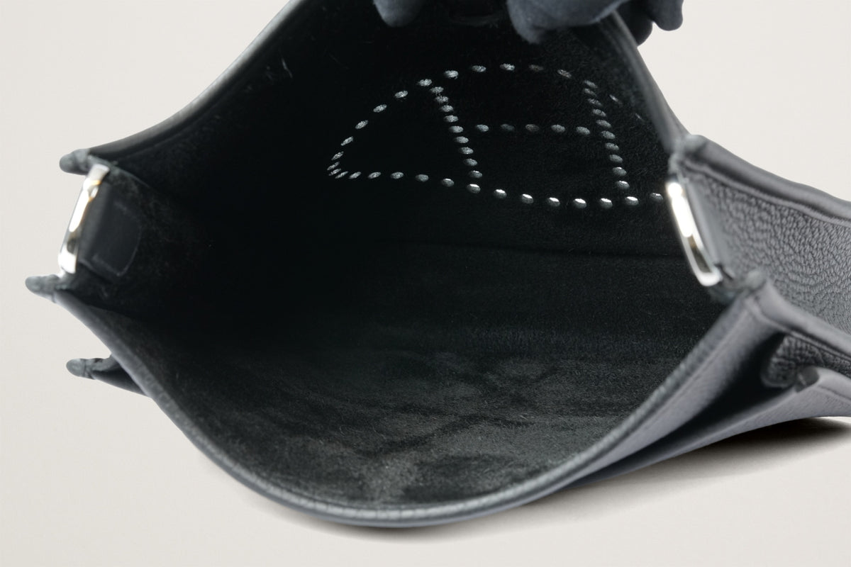 HERMES エヴリン23 黒