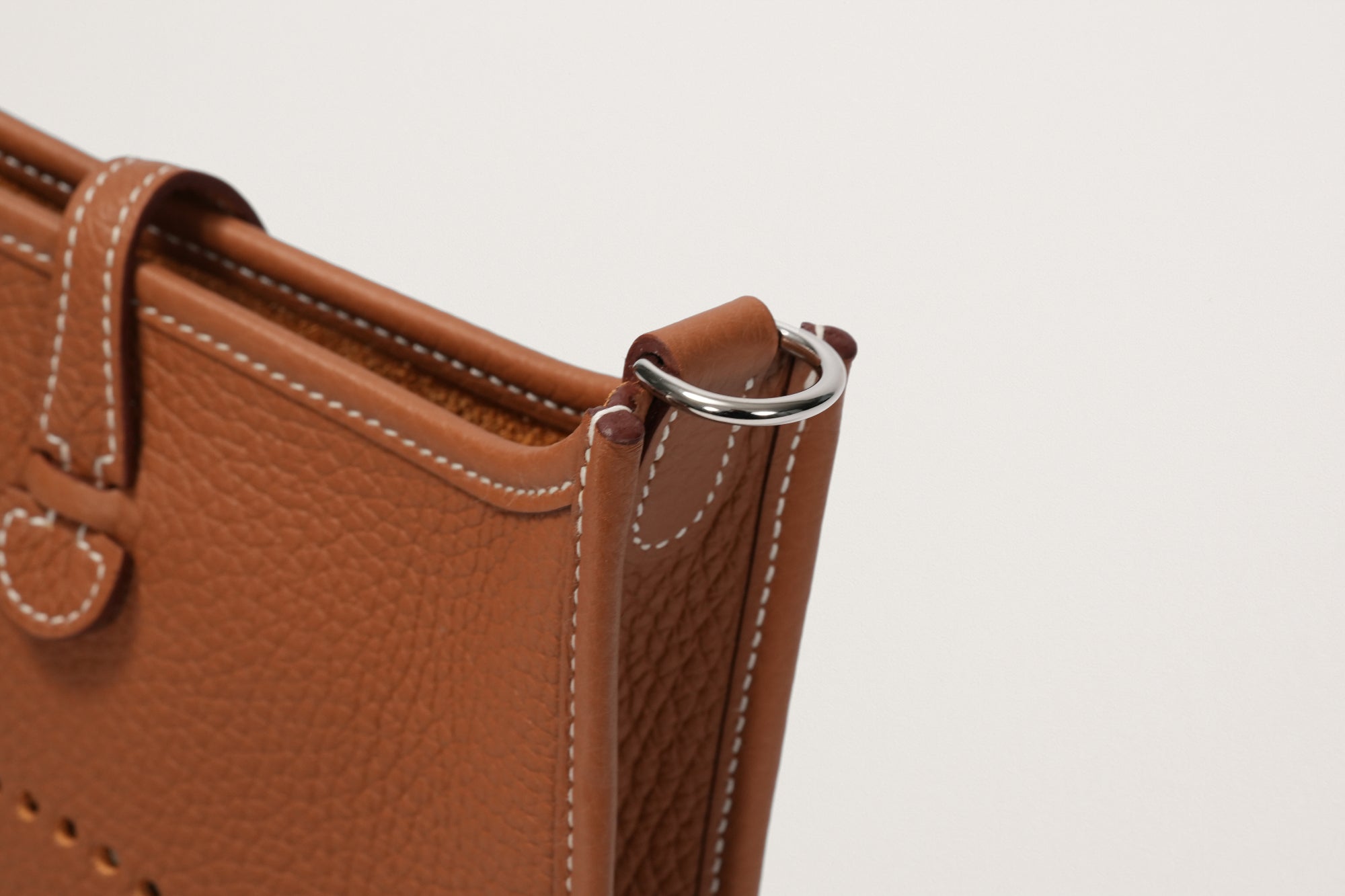 HERMES エヴリンアマゾ－ヌ16 ゴールド