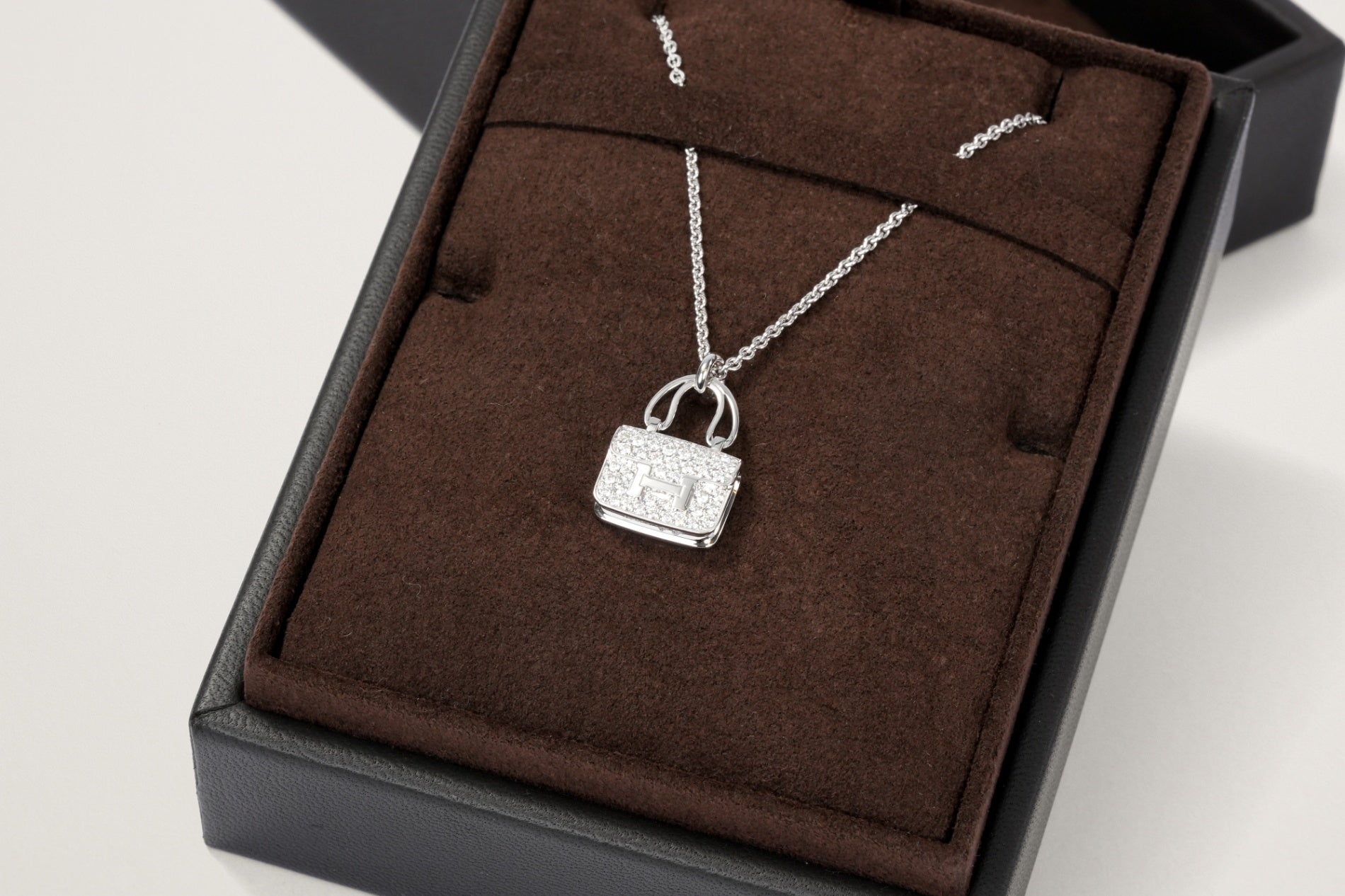 HERMES K18WG アミュレット コンスタンス ダイヤモンドネックレス