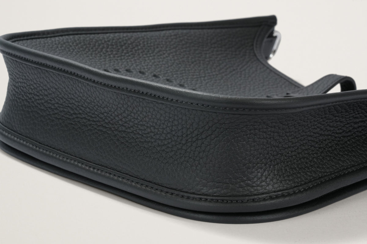 HERMES エヴリン23 黒