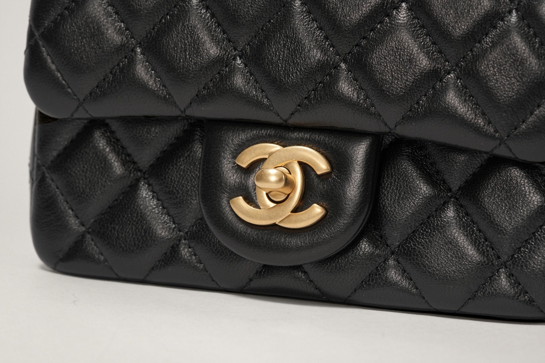CHANEL マトラッセ ミニフラップ17ココボール バッグ