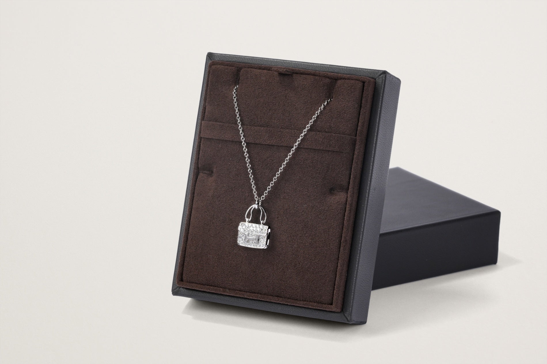 HERMES K18WG アミュレット コンスタンス ダイヤモンドネックレス