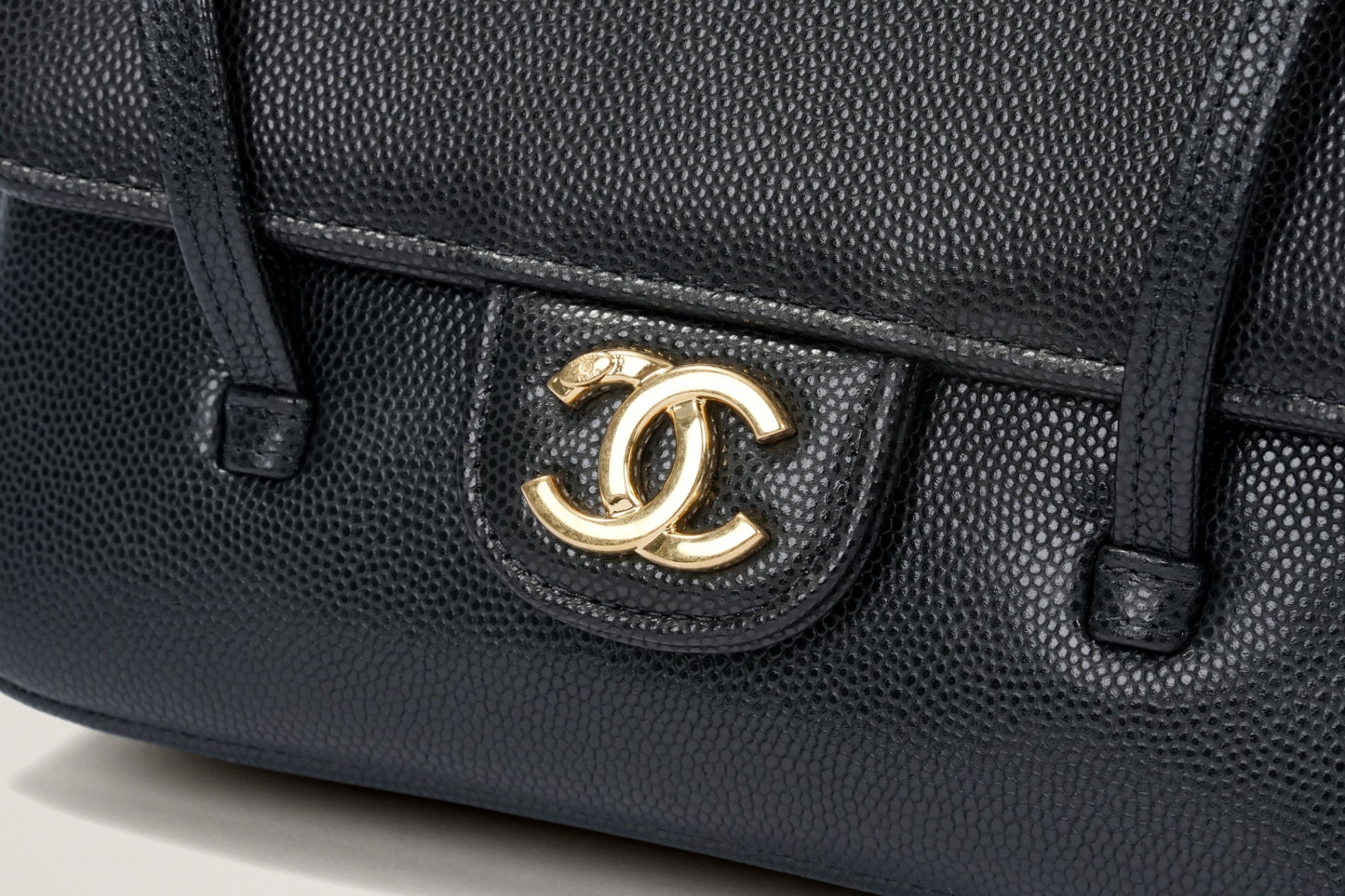 CHANEL ストラップ クラッチ バッグ – GINZA SATAKE