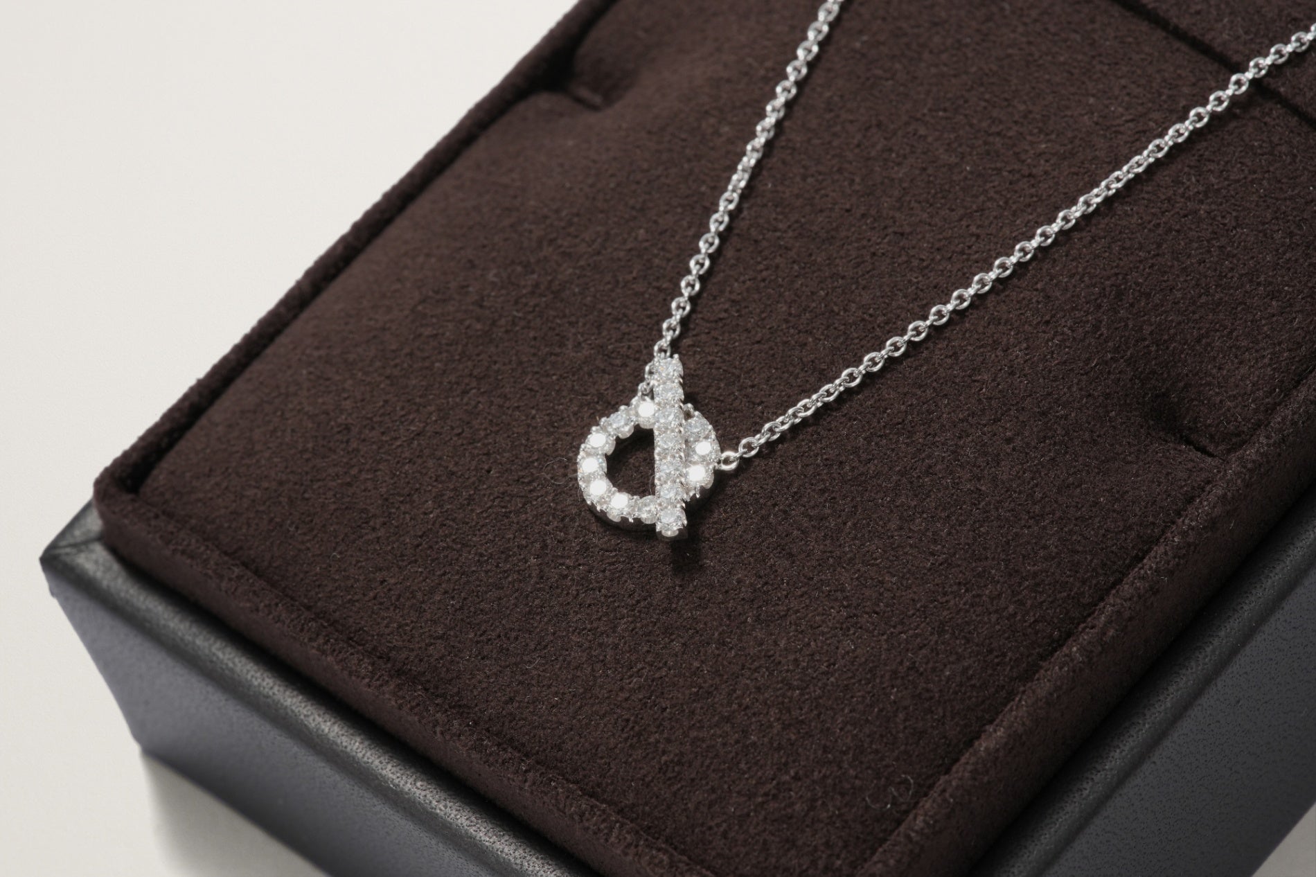 HERMES ペンダント 《フィネス》