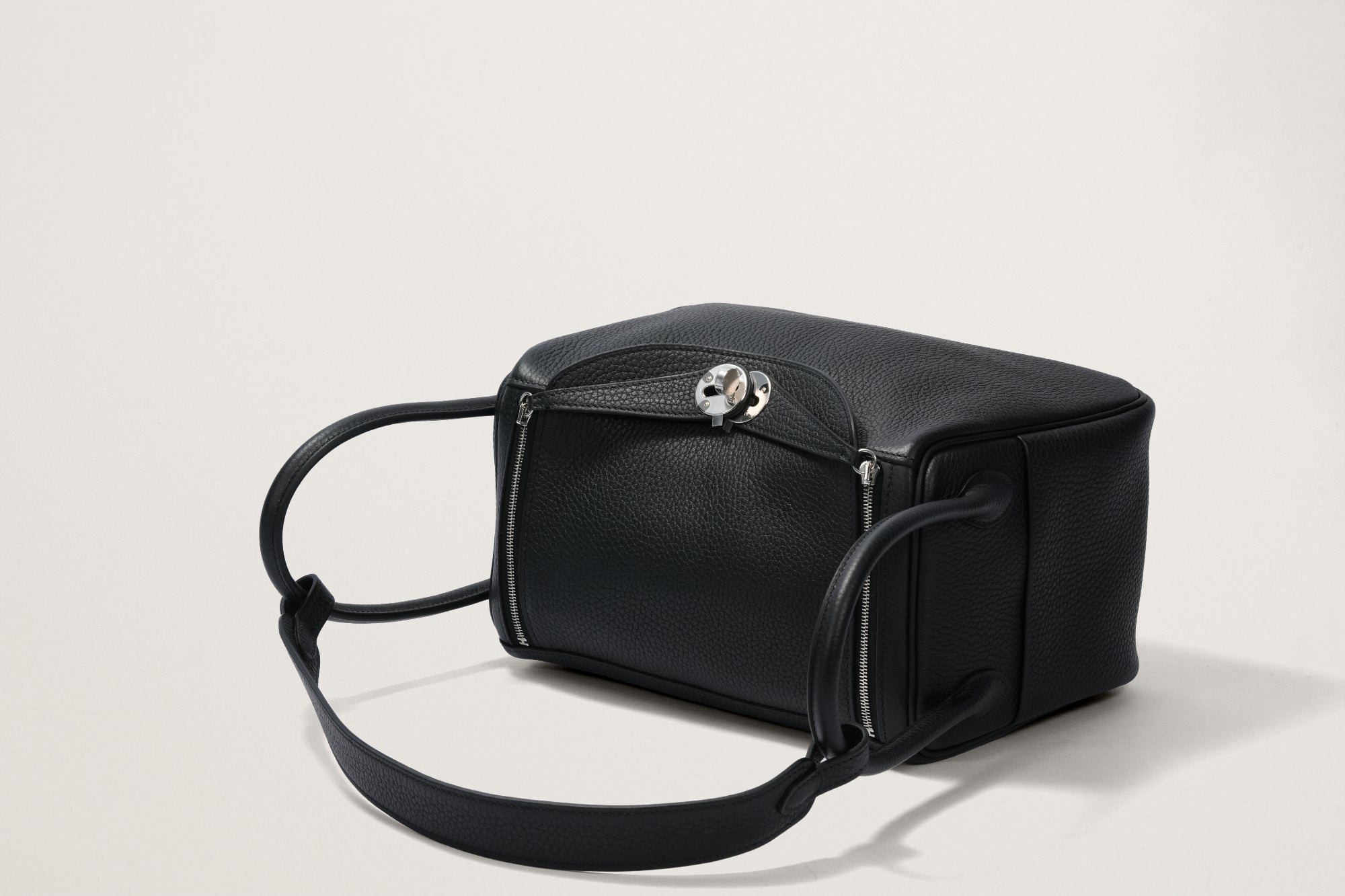 HERMES リンディ26 黒 – GINZA SATAKE