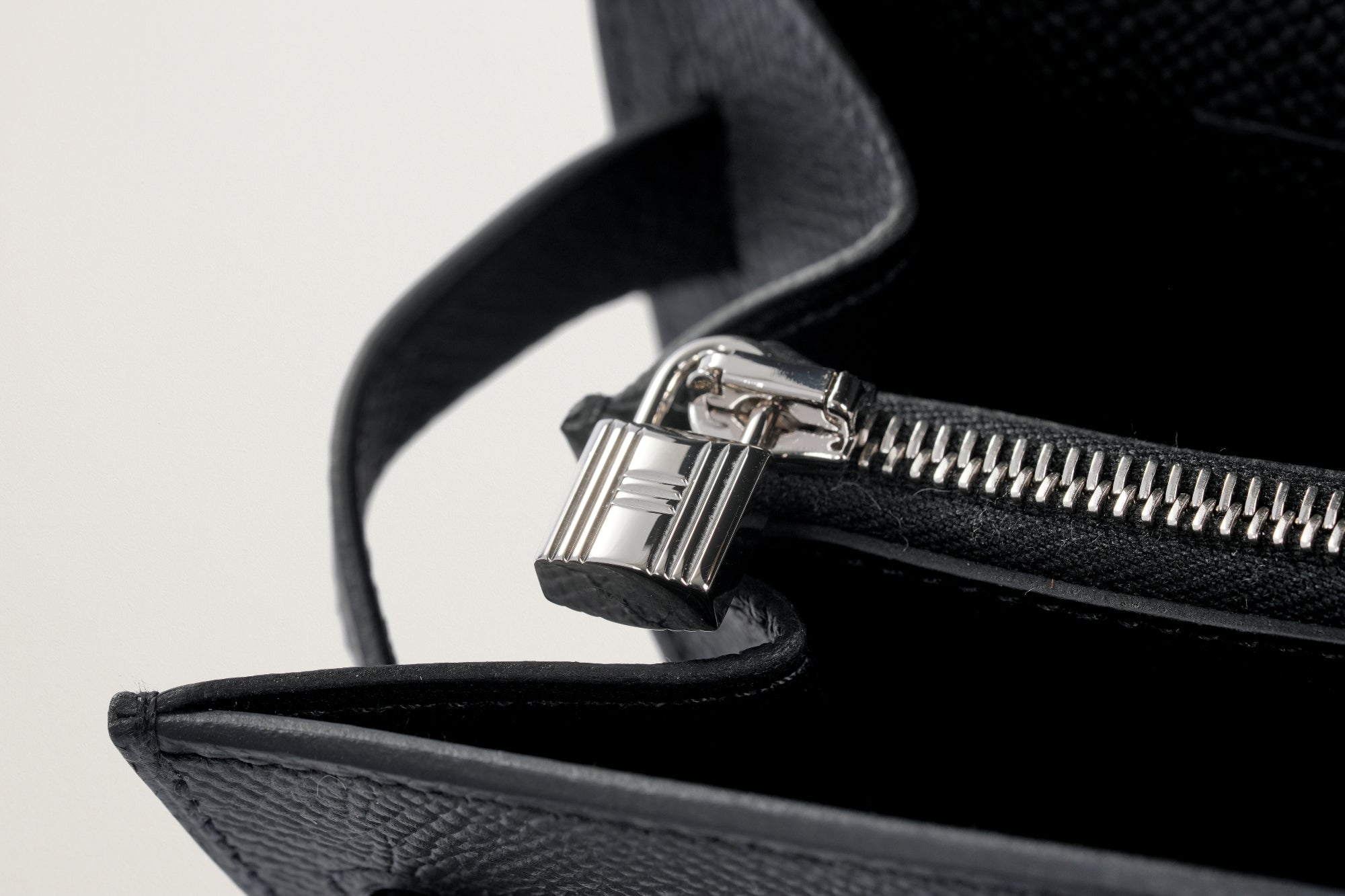 HERMES ケリートゥーゴー 黒