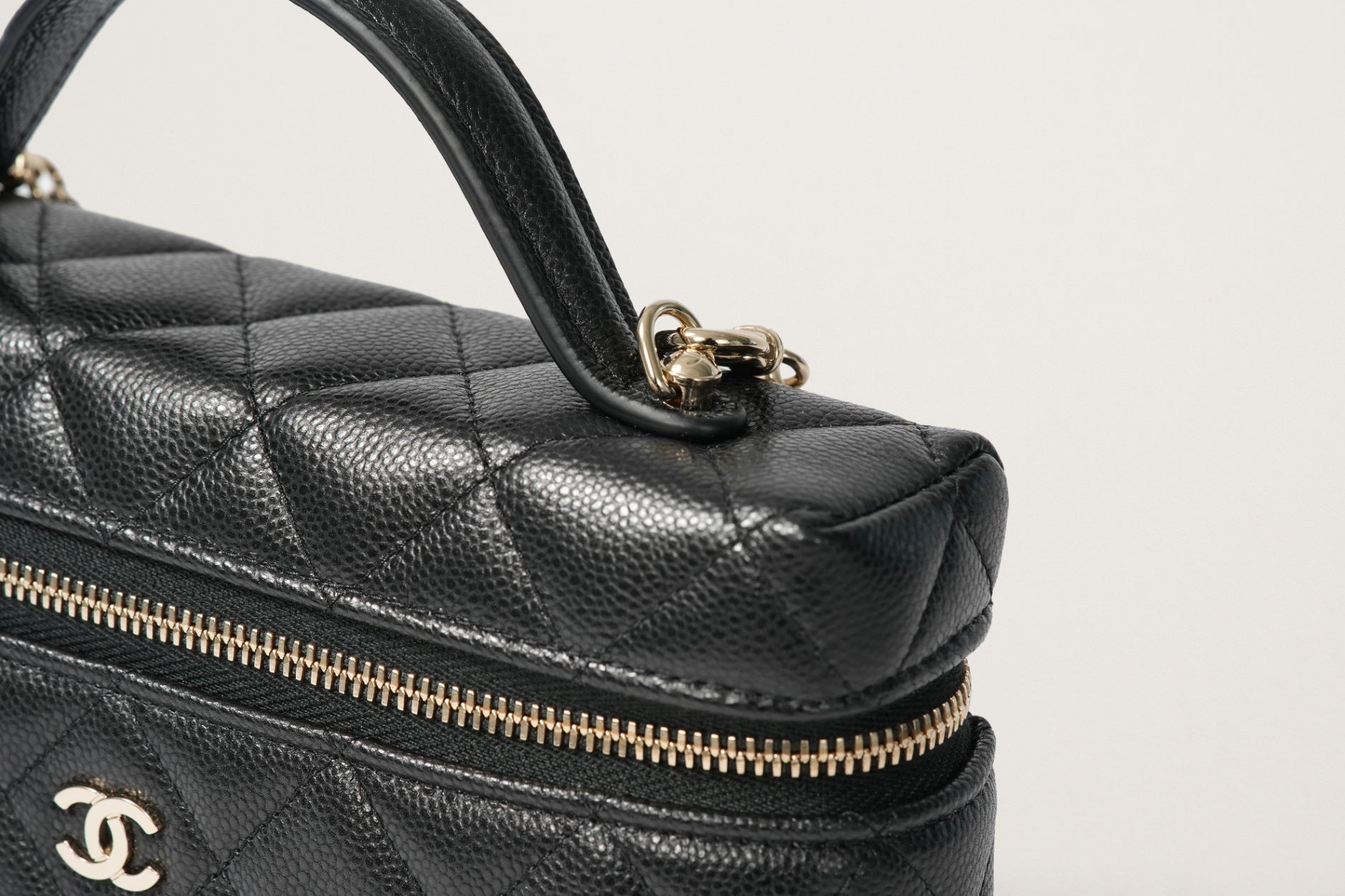 CHANEL マトラッセ スモールヴァニティケース – GINZA SATAKE