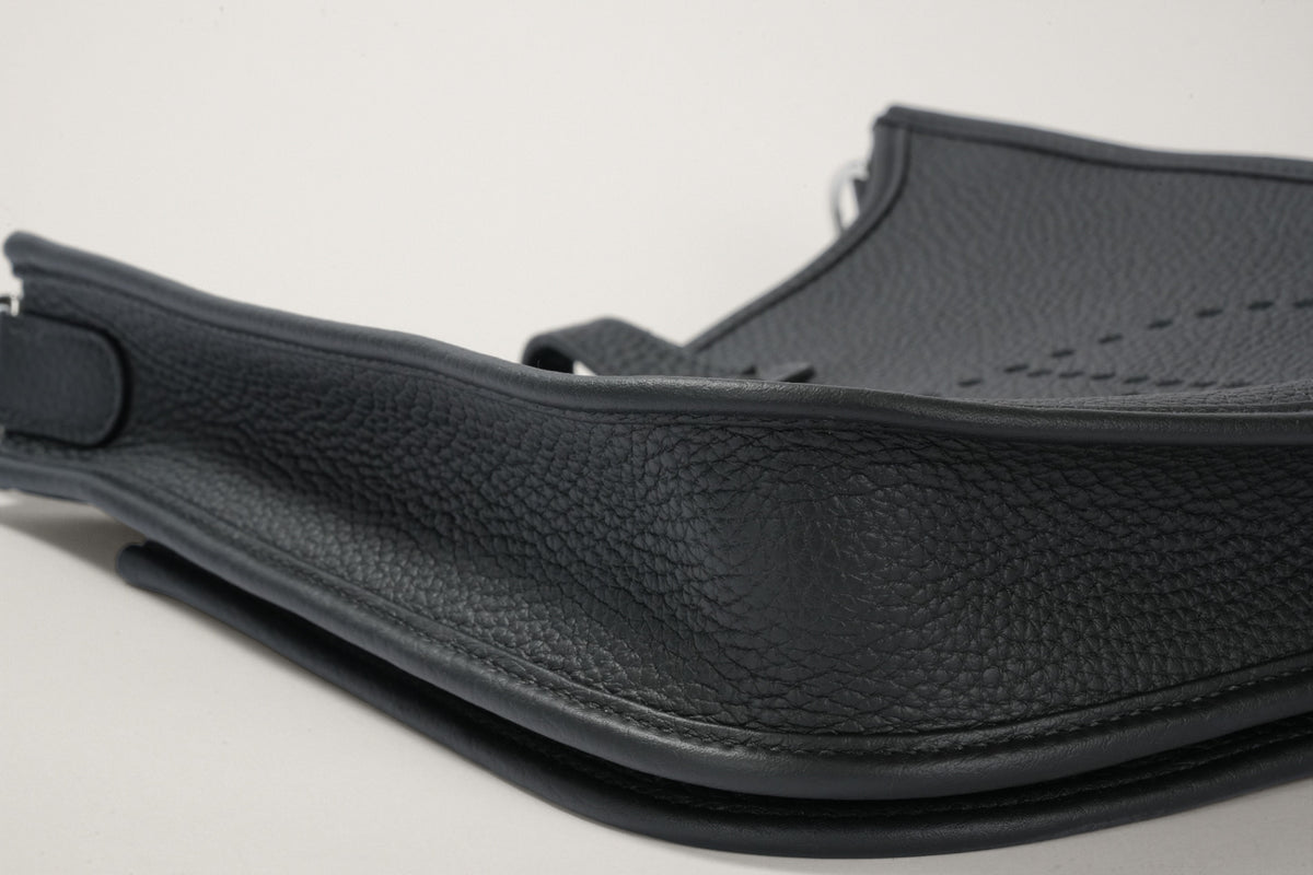 HERMES エヴリン23 黒