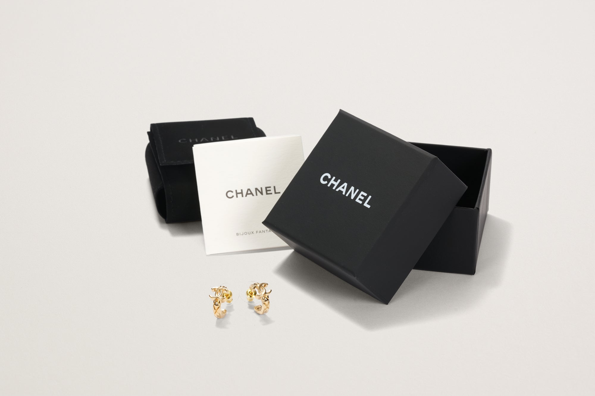 CHANEL フープ ココマーク メタル ピアス