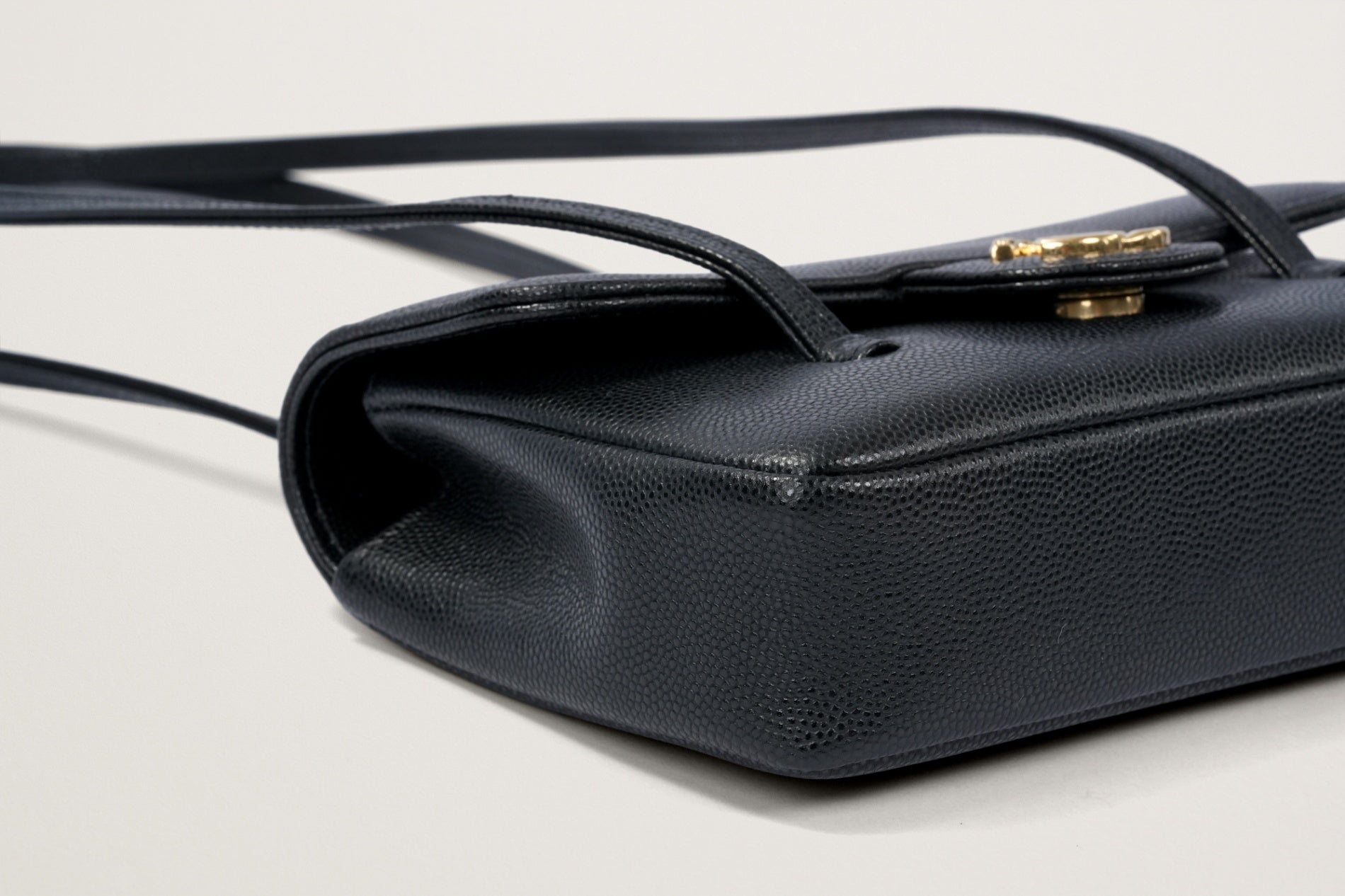 CHANEL ストラップ クラッチ バッグ – GINZA SATAKE