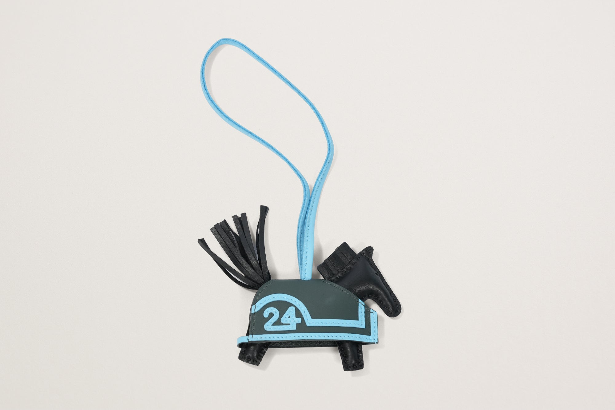 【新品未使用正規品】【新作】【最安値】ロデオチャーム　ロベオ・クール　洋服付き HERMES ロデオチャームPM ロべオ24 ヴェールマングローブ/黒/セレスト