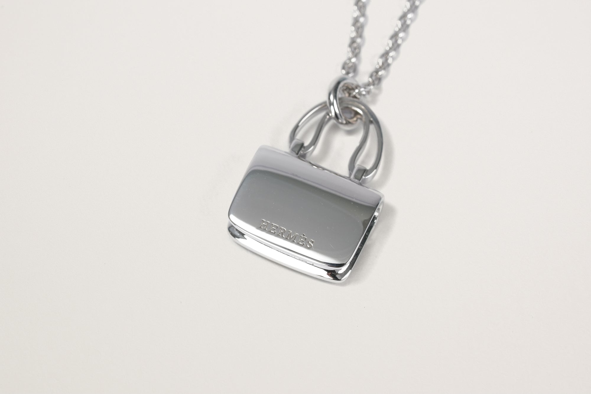 HERMES K18WG アミュレット コンスタンス ダイヤモンドネックレス