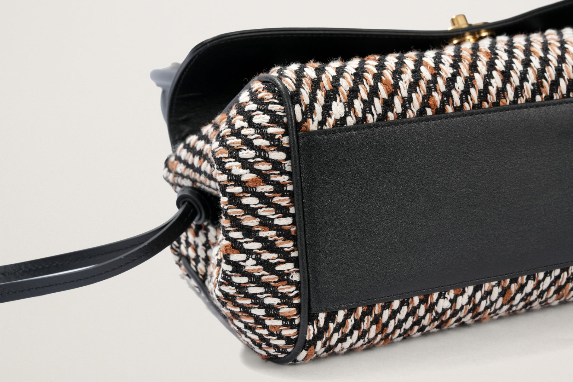 CHANEL スモール ショッピング バッグ – GINZA SATAKE