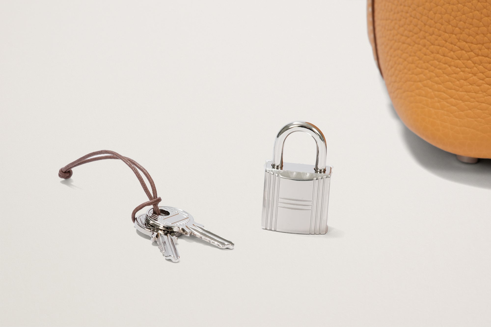 HERMES ピコタンロック18 ナチュラルサブレ