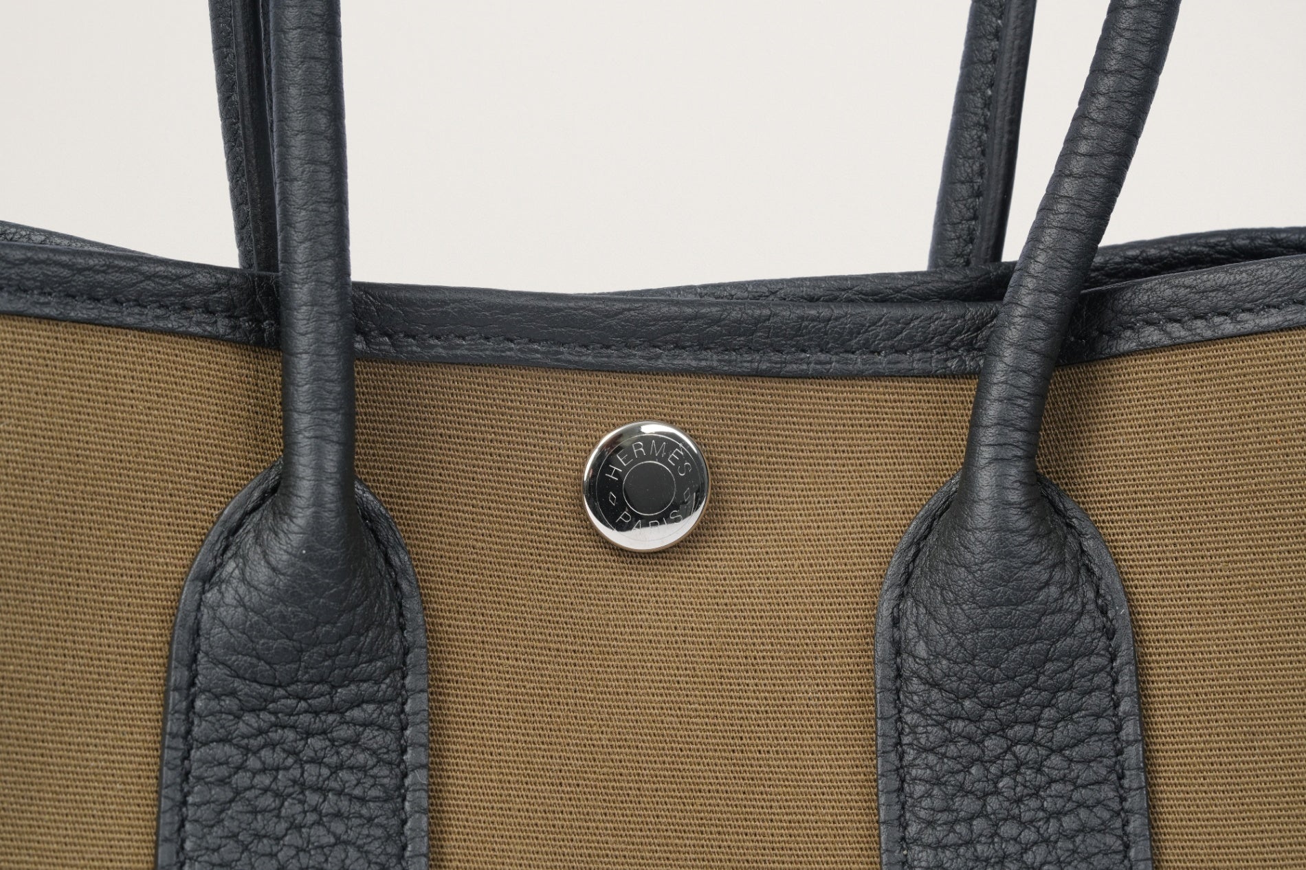 HERMES ネオ・ガーデン23 黒/ヴェールオリーブ