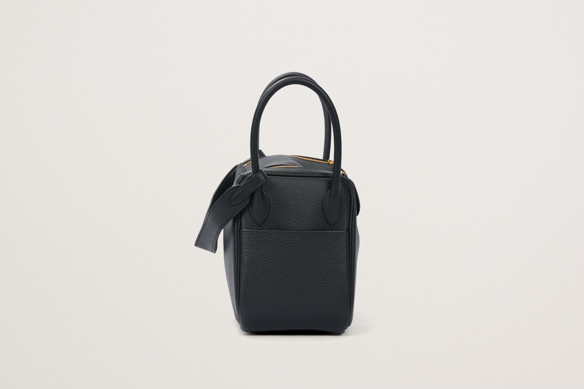 セール　リンディ型　 26サイズ　オーダー本革　ブラック HERMES リンディ26 黒 – GINZA SATAKE