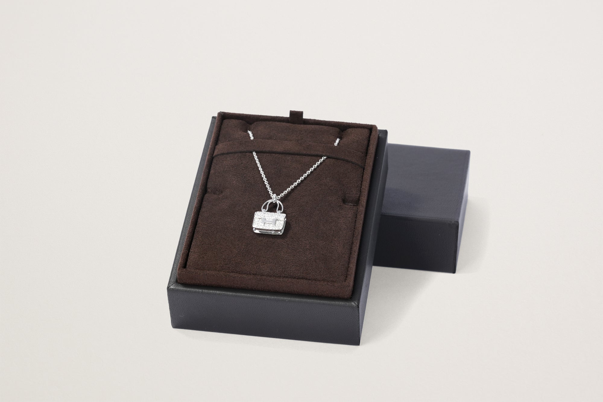 HERMES K18WG アミュレット コンスタンス ダイヤモンドネックレス
