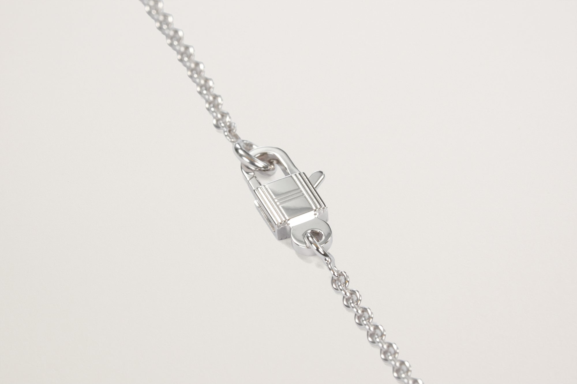 HERMES K18WG アミュレット コンスタンス ダイヤモンドネックレス