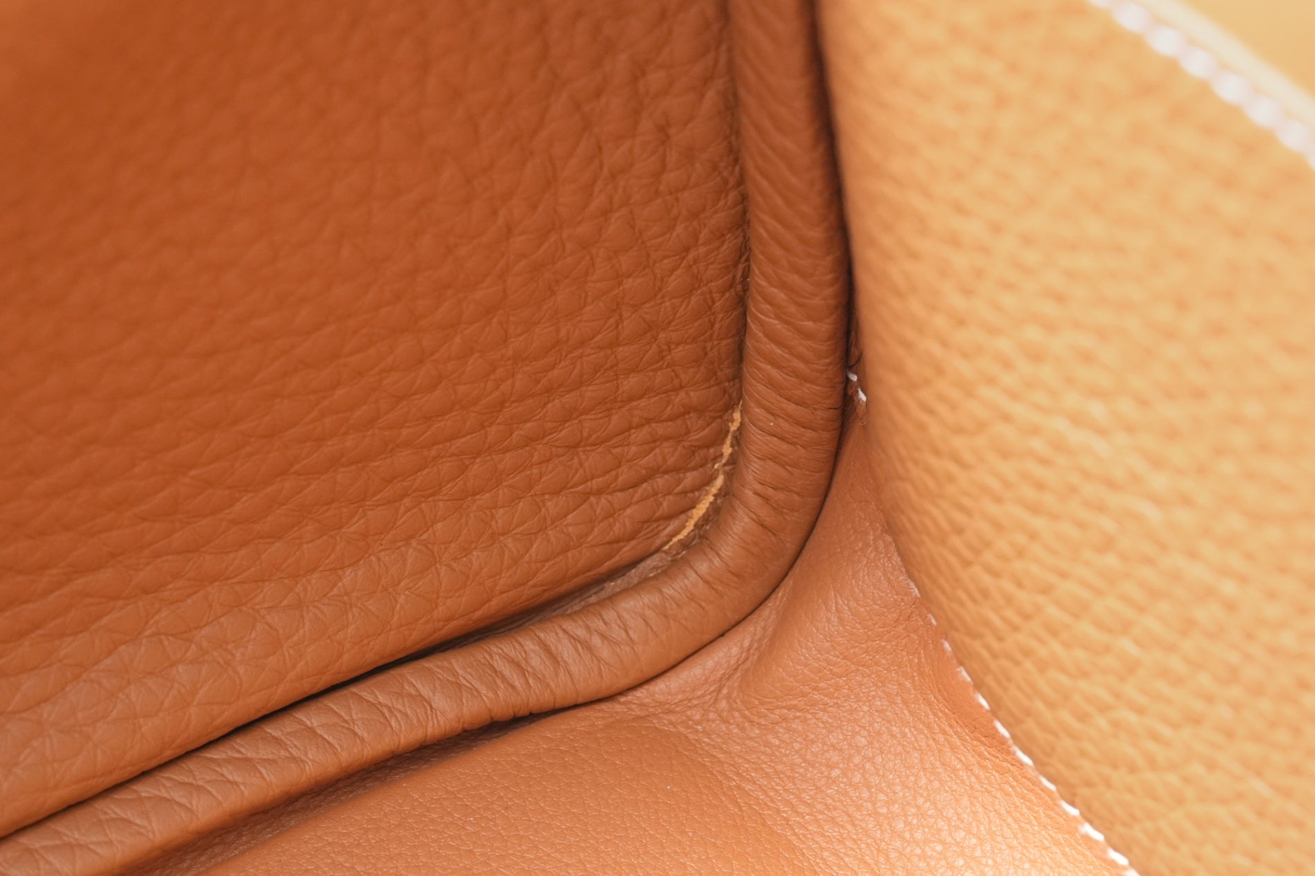 HERMES リンディ26 ゴールド