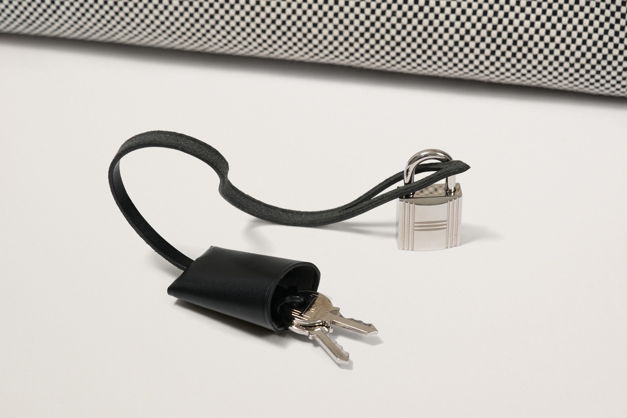 HERMES エールバッグ31 黒/エクリュ