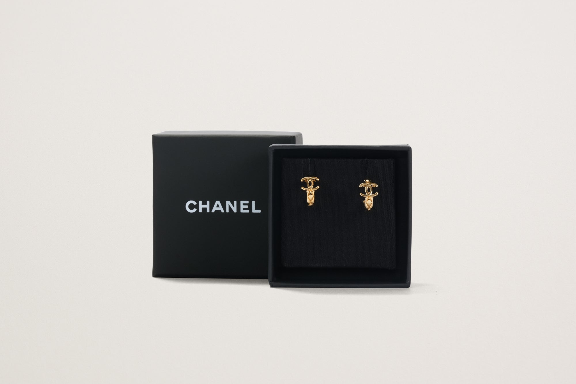 CHANEL フープ ココマーク メタル ピアス
