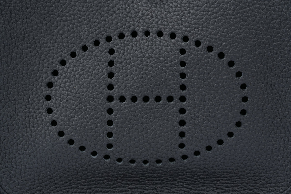 HERMES エヴリン23 黒