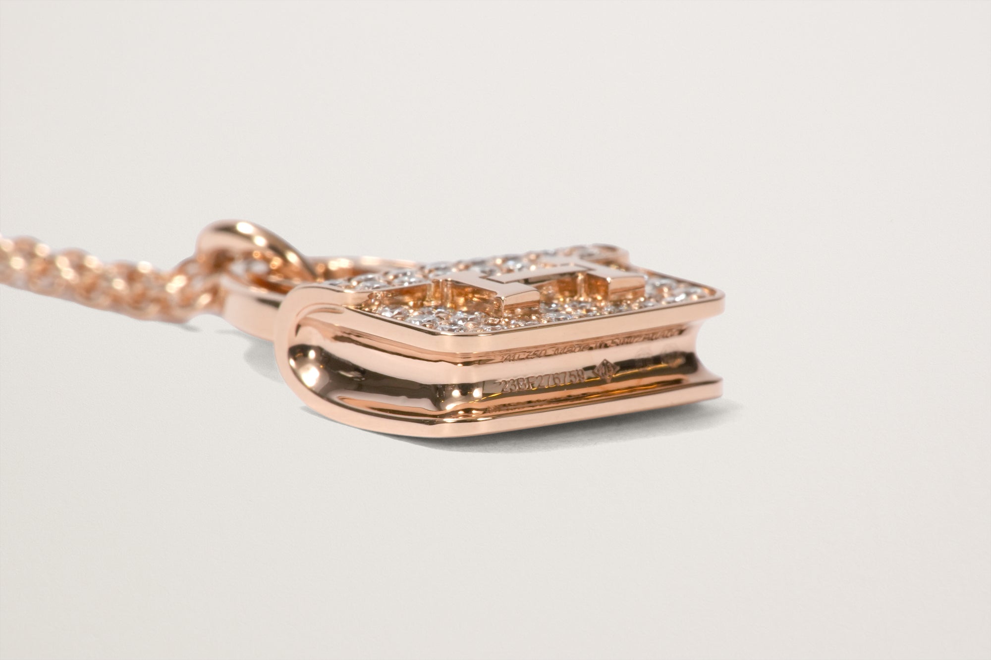 HERMES ペンダント《アミュレット》コンスタンス