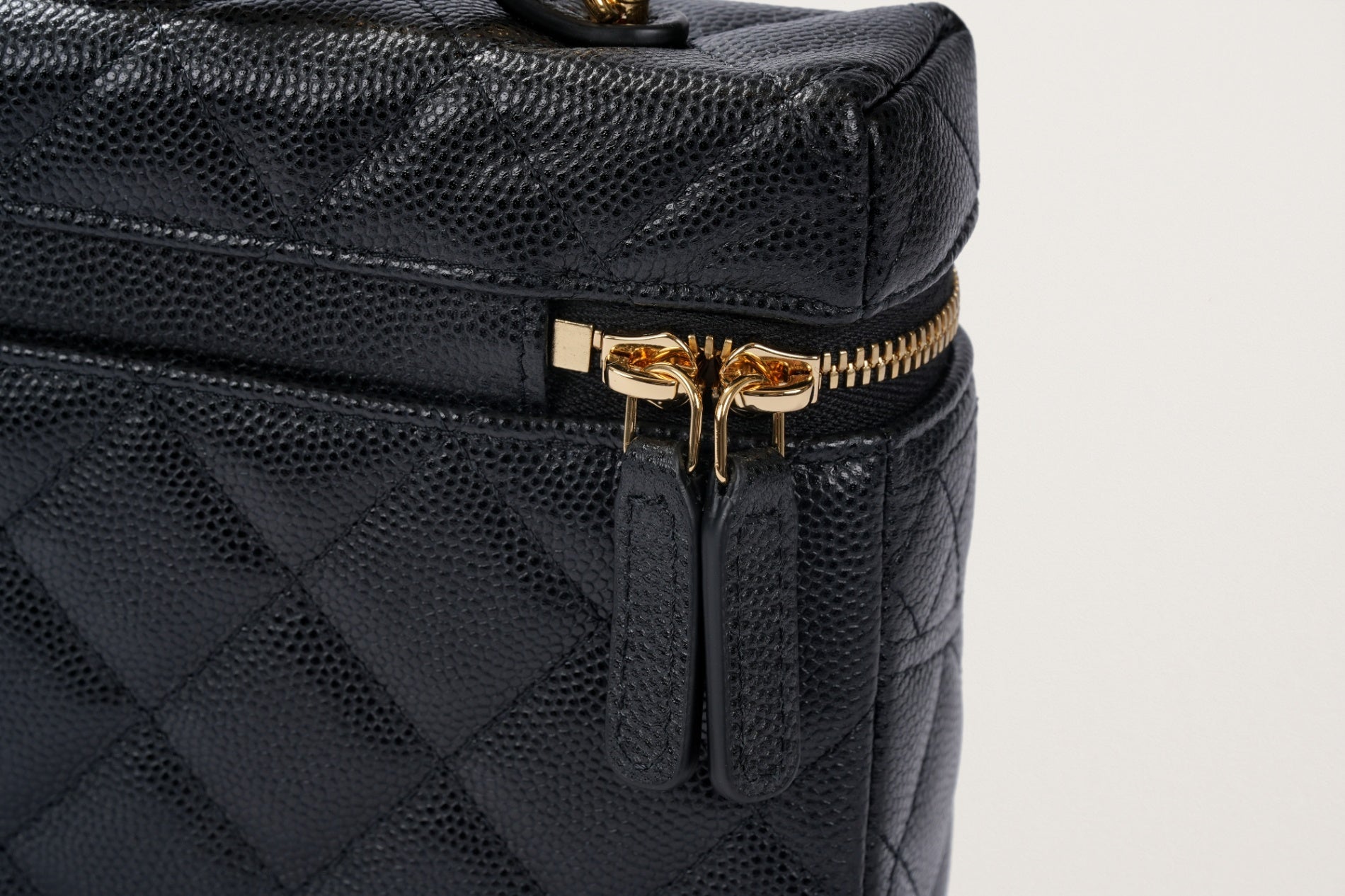 CHANEL マトラッセ スモールヴァニティケース