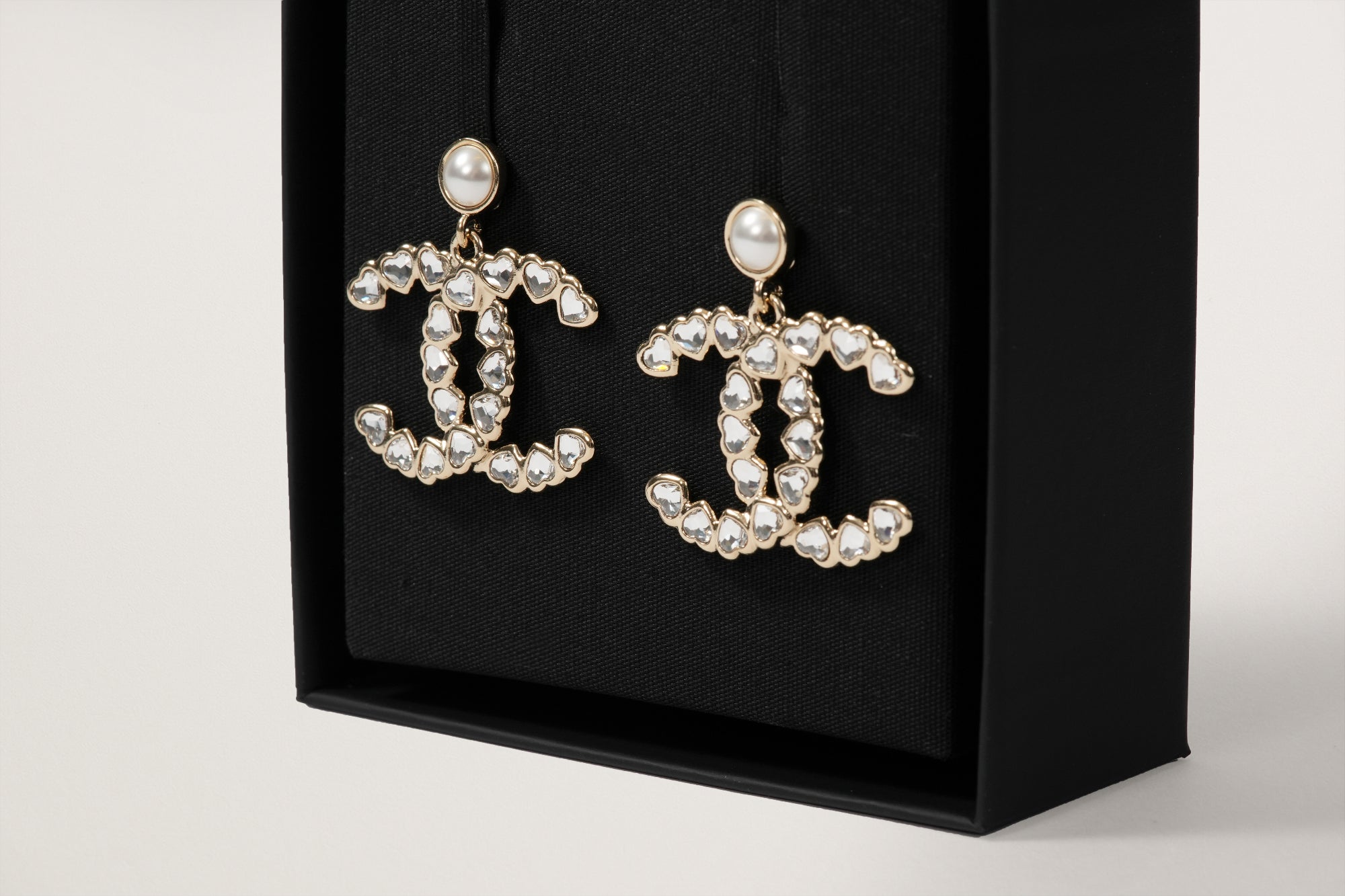 CHANEL ココマーク ハートラインストーンピアス – GINZA SATAKE CHANEL ココマーク ハートラインストーンピアス – GINZA SATAKE