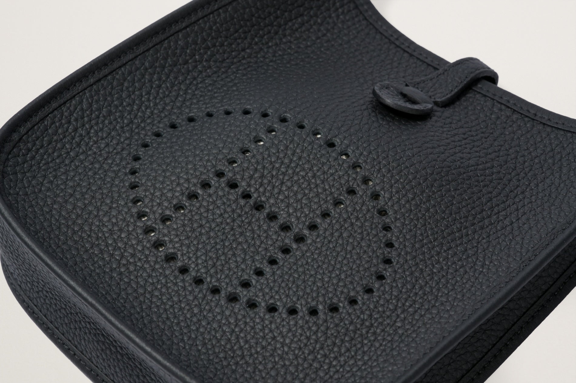 HERMES エヴリン16 黒