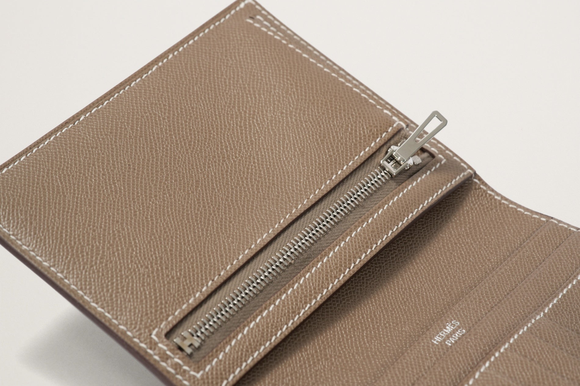 HERMES ベアンコンパクト エトゥープ – GINZA SATAKE